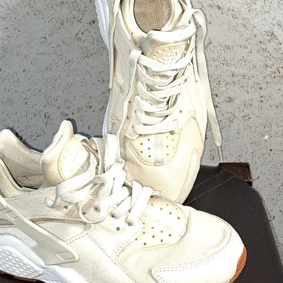 #094 Size U.S. 7.5 Nike Air Huarache in Cream and Beige - Picture 11 of 14